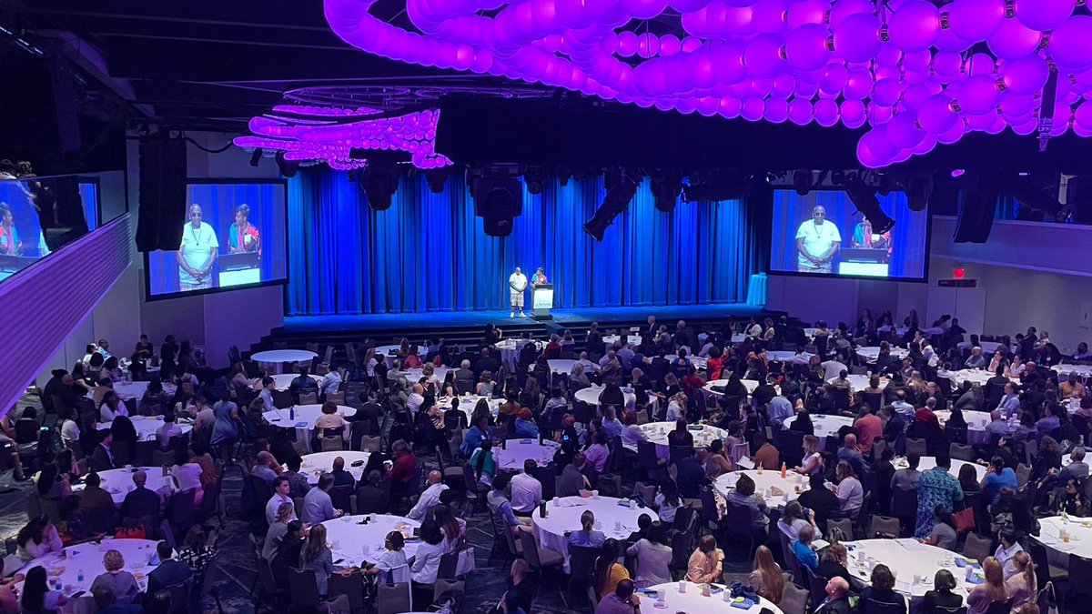 theNetworkNY's tweet image. Our amazing tenant of the year, Maliq Edwards, Stand Up Harlem - @housingworks introduces our keynote at our packed house conference morning session! #NetConf23
