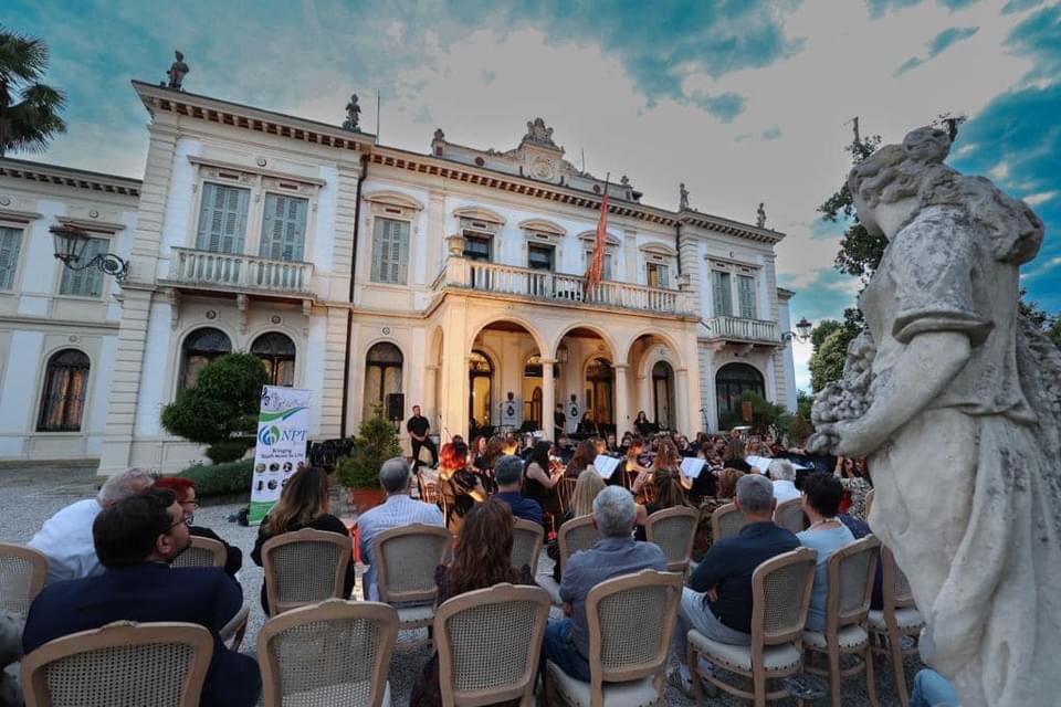 CerddNPTMusic's tweet photo. Cerdd NPT Music Lake Garda, Italy tour 🇮🇹

#nms #nptcbc https://t.co/ESYU5z5sD5