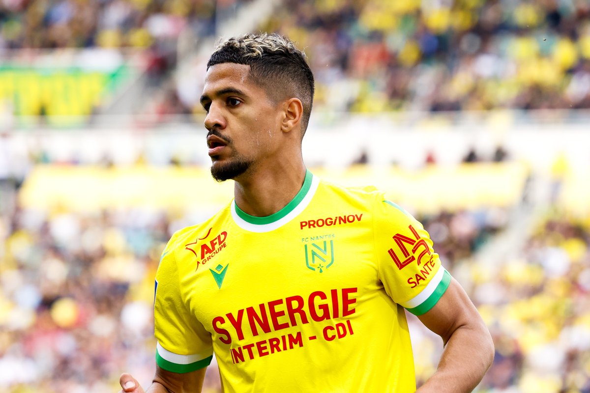 ActuFoot_'s tweet photo. 🚨 ACCORD TOTAL pour Ludovic Blas à Rennes ! ❤️🖤

Montant du transfert : environ 15 M€.

(@Santi_J_FM) https://t.co/PsN9adOYz8