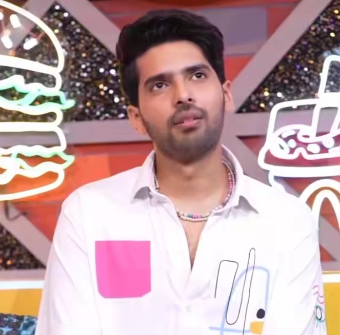 jaanhaimerii's tweet photo. me calculating the way to reach my fictional crush 

AMEME #Next2AMFestival #ArmaanMalik https://t.co/3qT2MXLdKY