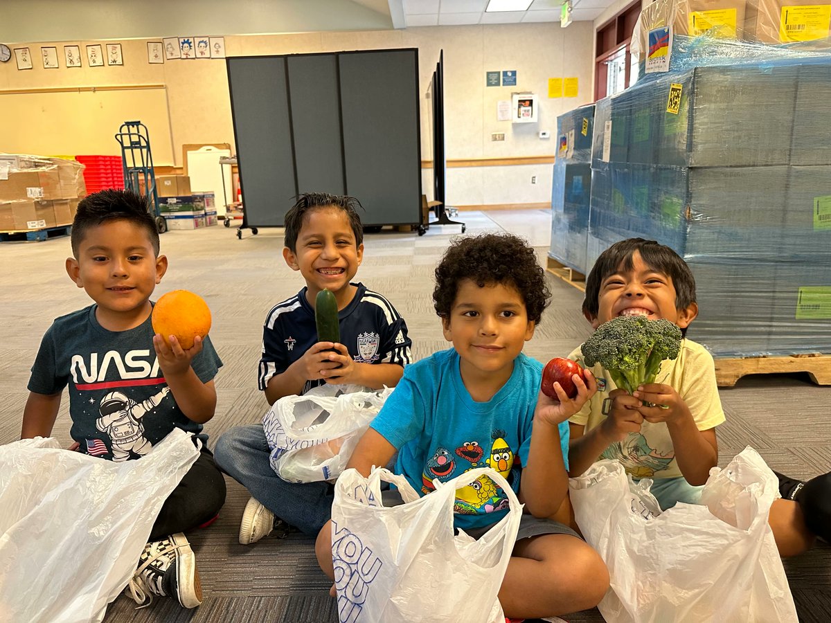 WaveCrestCafe's tweet image. Our summer meals come with fresh, seasonal fruits &amp;amp; veggies packed with nutrients and flavor. Join us for tasty meals and lots of fresh produce. See locations, times &amp;amp; menus
wavecrestcafe.com/menu/  
#schoolnutrition #freshfruit #freshveggies