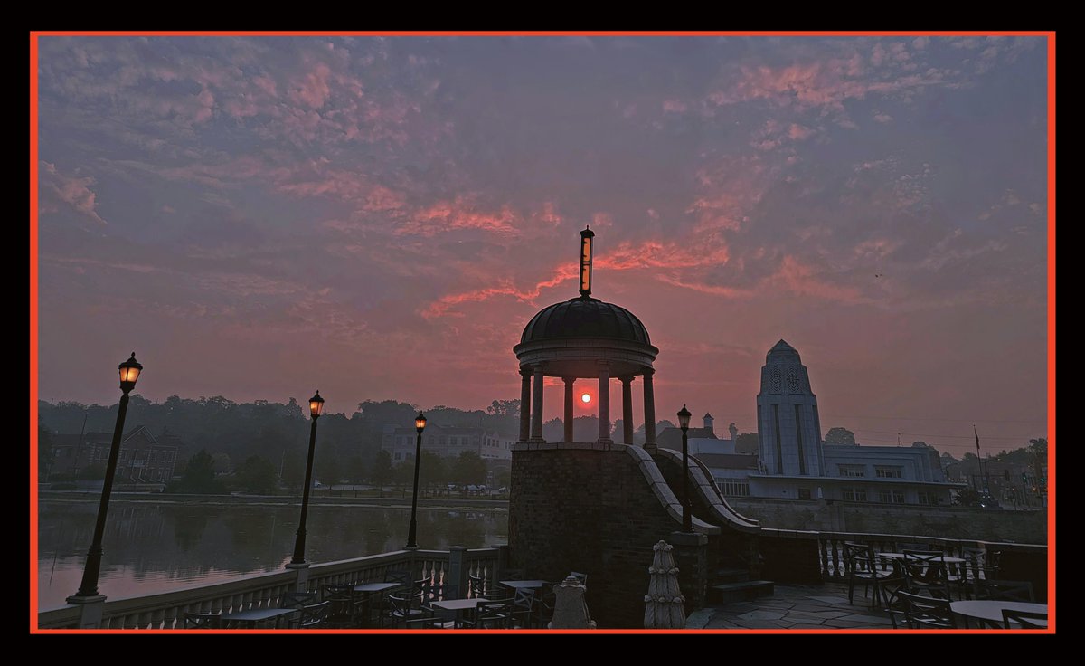 stars align

------------

#sunrise #clouds