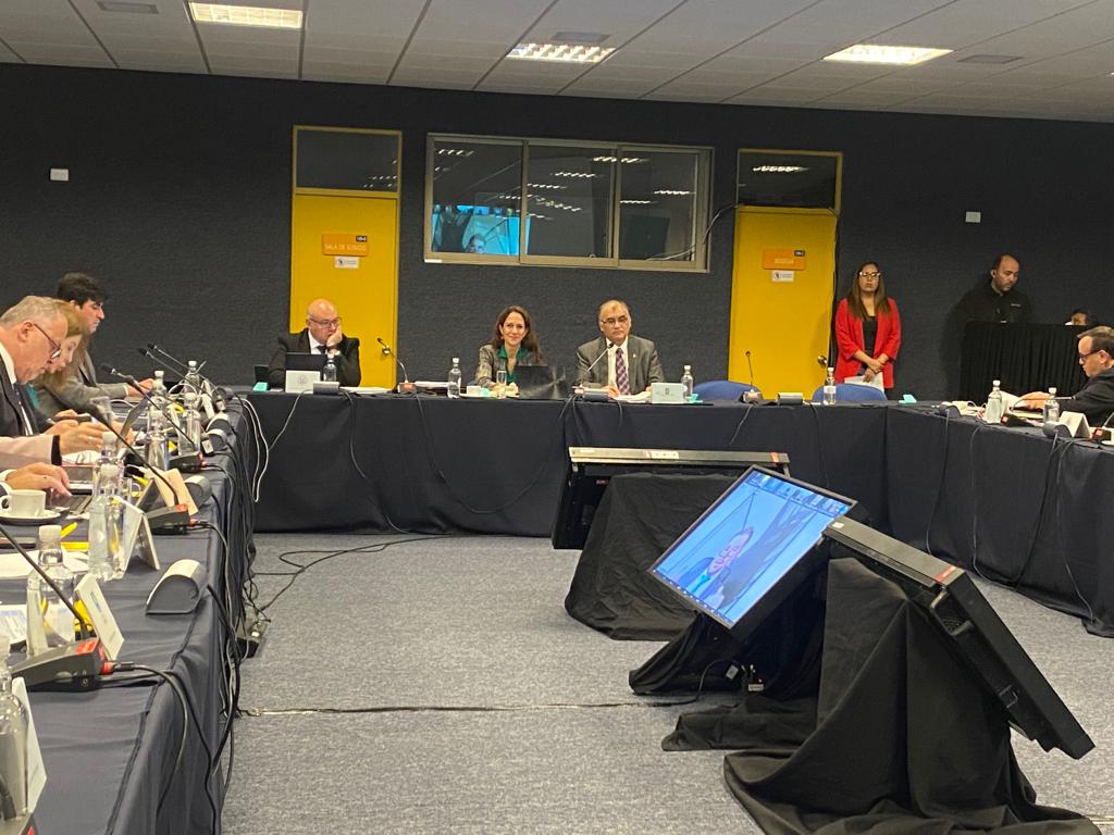 CRUCH_cl's tweet photo. Comenzando sesión N°644 del  @CRUCH_cl en @UCNorte. En estos momentos interviene el embajador de Chile en España sobre iniciativas para favorecer la internacionalización de las universidades chilenas en conjunto con el CRUCH. https://t.co/YA1OG7GbTP