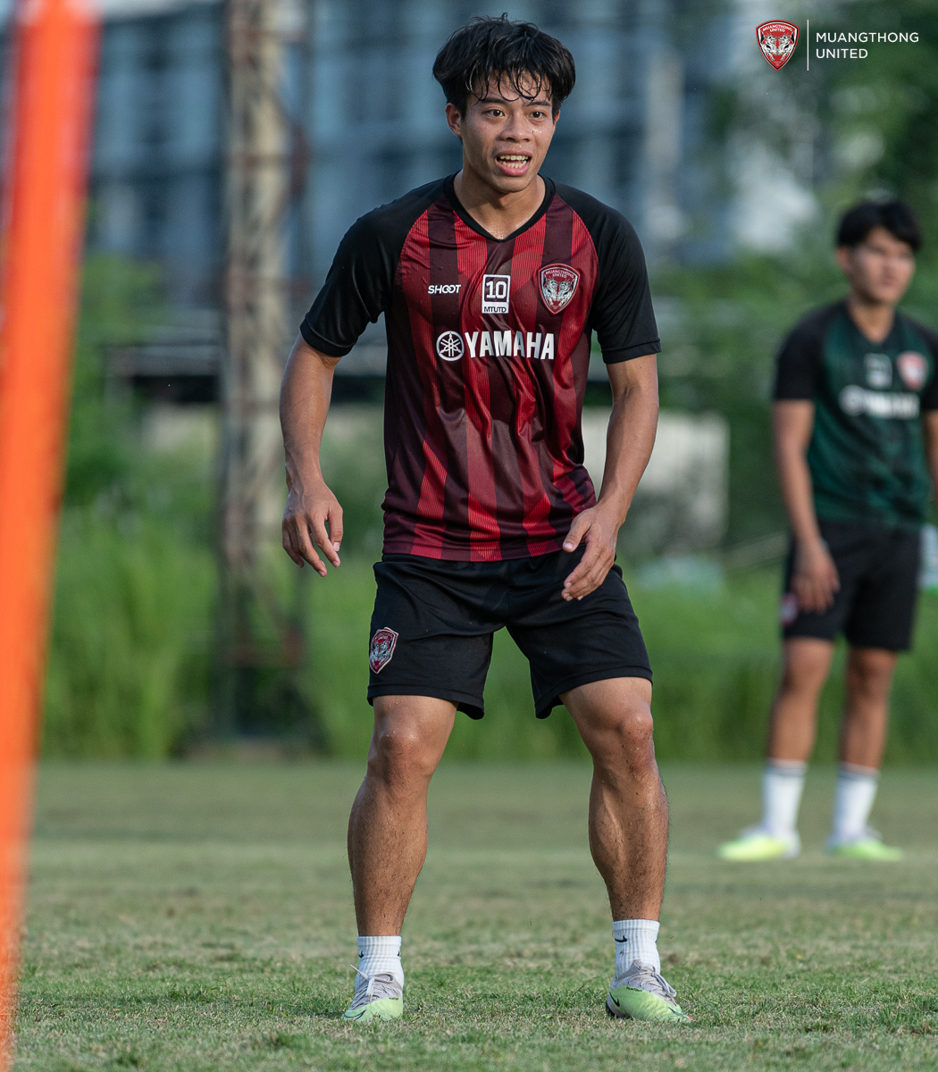 เมืองทองฯกลับมาฝึกซ้อมเตรียมทีมซีซั่นหน้า ณ สนามฝึกซ้อมมาวิน
🏃🧵PRE-SEASON TRAINING

Featuring:  Ekanit Panya
(2/2)
#MTUTD #ThaiLeague2324