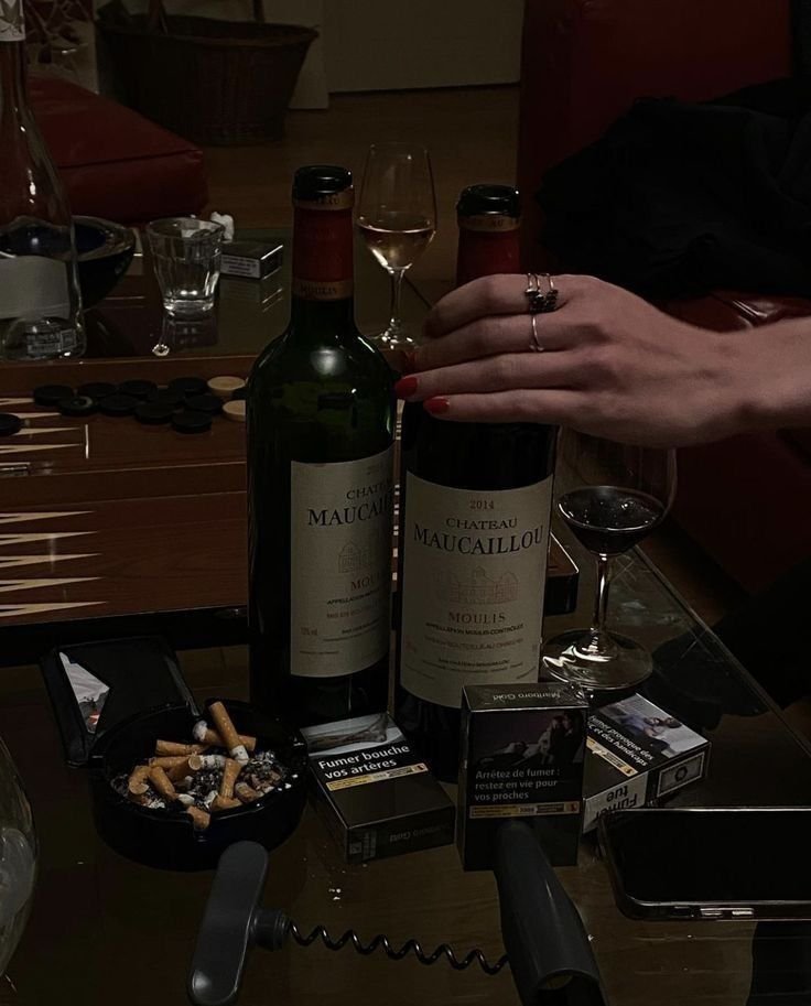 frncisabernthy's tweet image. not new to #booktwt but i want to follow more people! 

- 29, so no minors please!
- suffering from tsh brainrot
- i'm not genre-picky
- faves: the secret history, mdzs, yolk, if i had your face, brideshead revisited, the song of achilles, these violent delights

♡ / ↻ please!