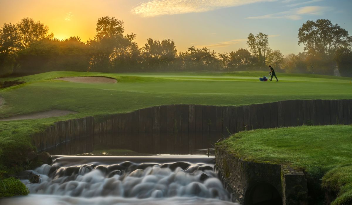 Greenkeeping Career Opportunity - Assistant Greenkeeper bigga.org.uk/career/assista… 
<a href="/OakeManorGolfCl/">Oake Manor Golf Club</a> Somerset