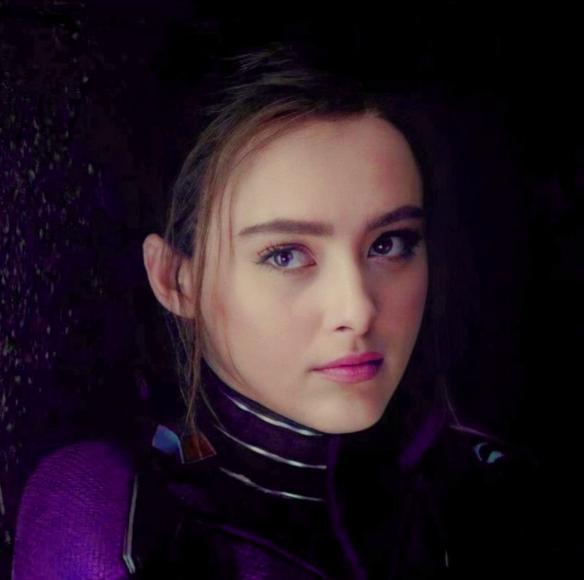 формальности бесполезны, перейдем сразу к делу.

я — кэсси лэнг, борюсь за справедливость и защищаю тех, кому нужна помощь, всем сердцем ценю свою семью (кстати, мой отец человек-муравей!) и являюсь супергероиней, членом команды «юные мстители». как относишься к приключениям?