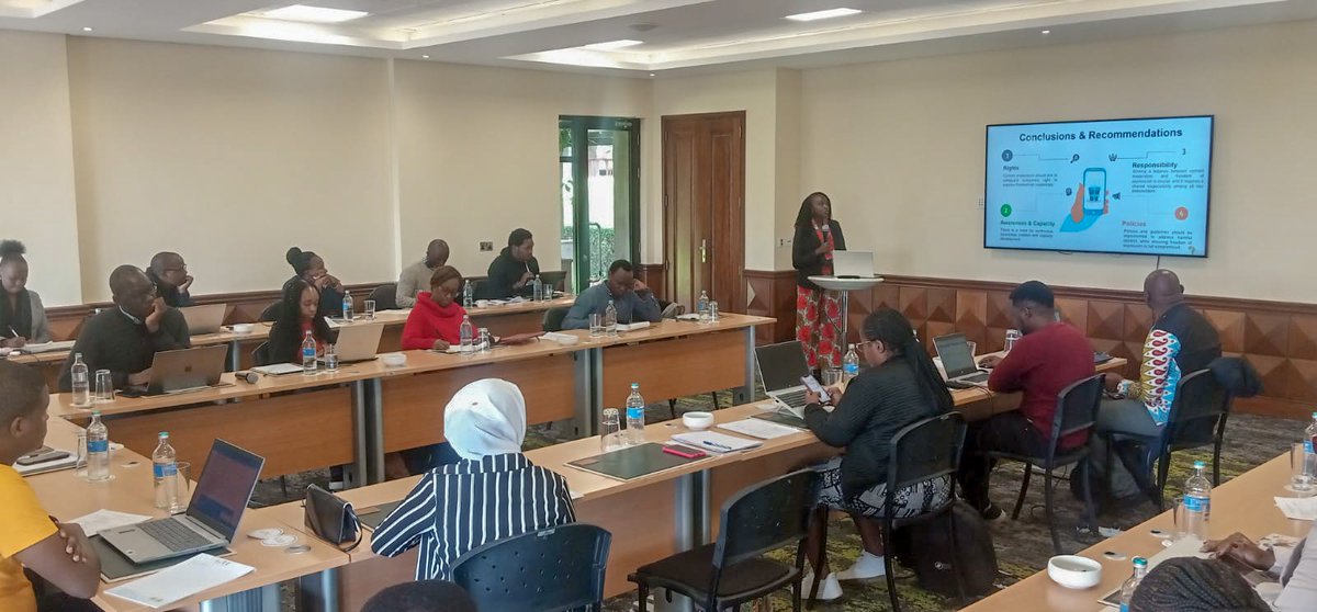 UNESCOEU's tweet photo. In #Kenya🇰🇪, @UnescoEast organized a 3️⃣-day workshop to strengthen the capacities of members of the multistakeholder coalition on #ContentModeration &amp; #FreedomOfExpression &amp; review the Memorandum of Understanding.

Within @UNESCO project #SocialMedia4Peace📱🕊 funded by @EU_FPI🇪🇺 https://t.co/Qc8LfELvmX