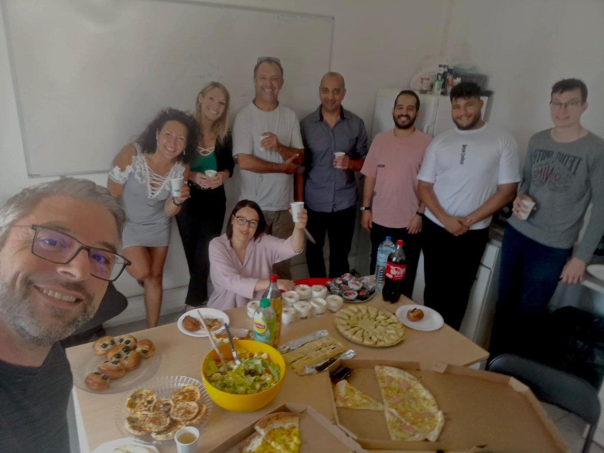 Group_Infocom's tweet image. #INFOCOM
"La plus belle façon de s'entendre!"

🍽️Une auberge espagnole avec l'équipe pour finir la semaine...😋

😀Convivialité et bonne humeur au menu avec Charlène Campagne Ali Assadri Saîd Azz Alexandra AZZ GEST ACA FORMATIONS ...