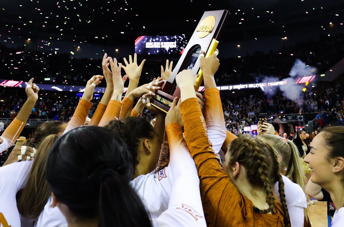 🚨 BREAKING NEWS 🚨
The NCAA announced that the final of the 2023 Division I Women’s Volleyball Championship has been moved from Saturday night to Sunday, Dec. 17 at 3 p.m. (Eastern) because the match will be shown on ABC.
AVCA Release: avca.org/Blog/Article/3…