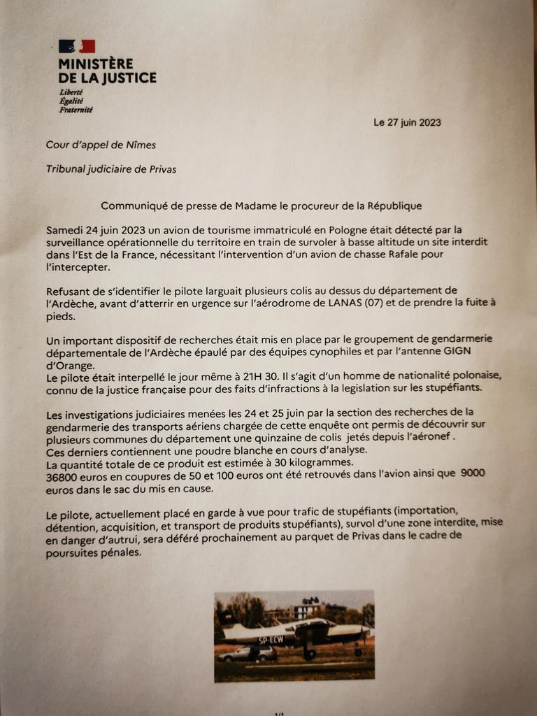 Le pilote de l'avion de tourisme a été condamné en comparution immédiate, par le tribunal correctionnel de Privas à 5 ans d'emprisonnement et une interdiction définitive du territoire national. Il a la possibilité de former appel dans les 10 jours #procureurprivas