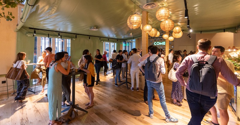 appletreeagency's tweet photo. 💡 El pasado martes celebramos un nuevo #appletreebytes para hablar de cómo las marcas pueden conectar hoy en día con las nuevas generaciones. ¡En esta noticia os compartimos algunas de las conclusiones del encuentro! 👇🏽#influencers