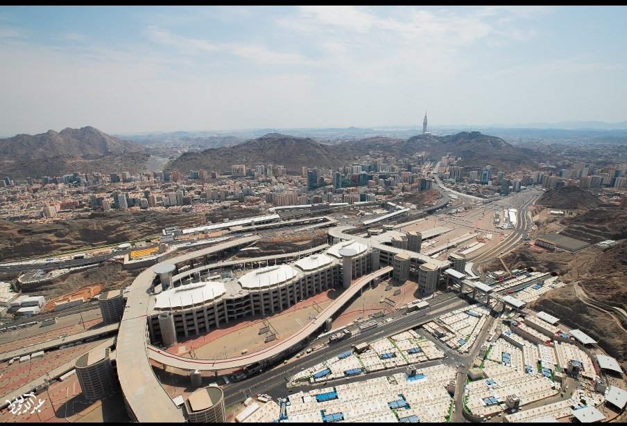 sultanwasmi's tweet photo. من لايشكر الناس لايشكر الله

دولة عظيمة

ان ترى منشأة مثل الجمرات بتكلفة مليارية
تقام من أجل 3 ايام

ان ترى قطار بتكلفة أعلى يقام من أجل
يوم واحد في السنة

منطقة منى لايتخيلها عقل يسكنها 2 مليون
حاج بكافة ملحقاتها وما تحتاجه من أجل 3 ايام

وأعظم من ذلك كله...

ولاة أمر
رجال آمن
موظفي الدولة بكافة قطاعاتها تتواجد
وتستنفر خلال هذه الأيام المعدودات

تحت شمس حارقة لاتحتمل لدقائق
يقف هناك رجال آمن في أماكنهم طوال
يوم كامل خدمة للحجيج

حق للسعوديين ان يفتخروا بدولتهم
وولاة أمرهم ورجال امنهم وموظفي
الوزارات الحكومية وكل المشاركين
في خدمة الحجيج

تقبل الله من الحجاج سعيهم

ومن كل المنفقين من اوقاتهم واعمالهم
وجهودهم واموالهم ماانفقوا وأخلف عليهم
بالخير والسعة والبركة
