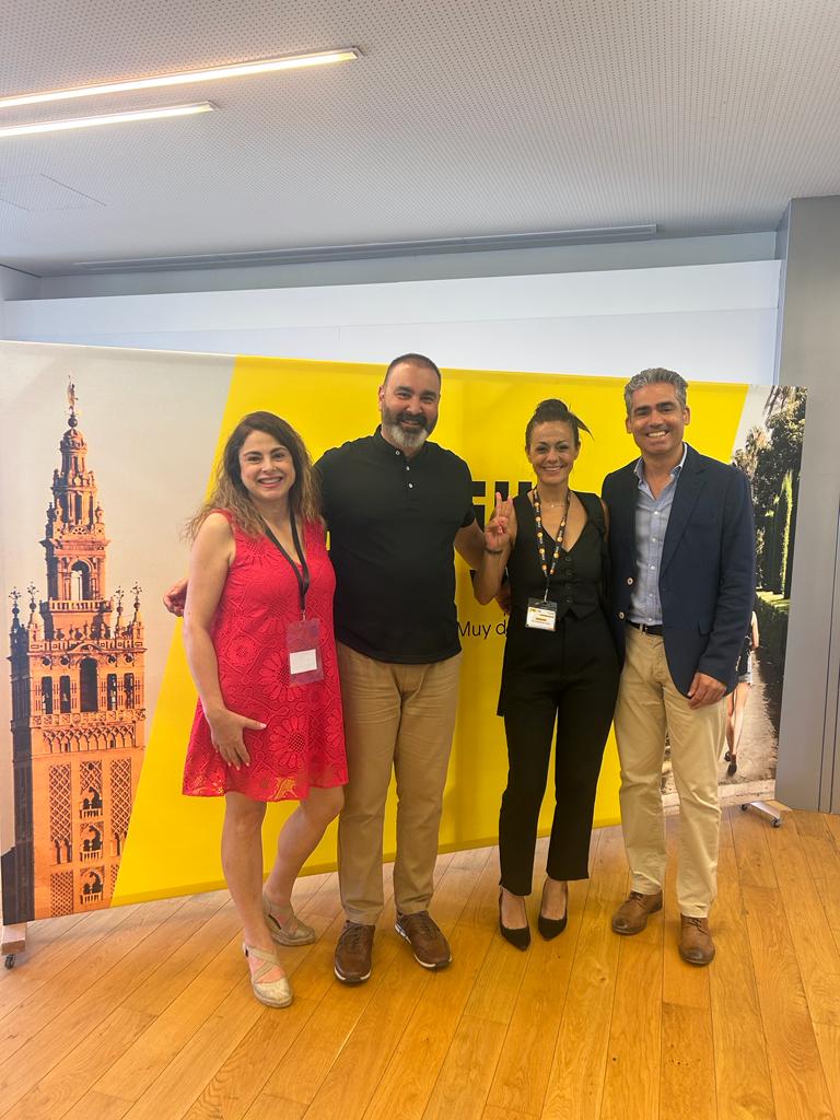 SolucionesVive's tweet photo. ¡Momentos inolvidables en el II Networking SVQ, organizado por SVQ Emprende! Siempre estamos dispuestos a crecer e impulsar posibles vías de colaboración empresarial. 
#SVQEmprende #Networking #EmprendedoresSevilla https://t.co/CRr6goGBs2