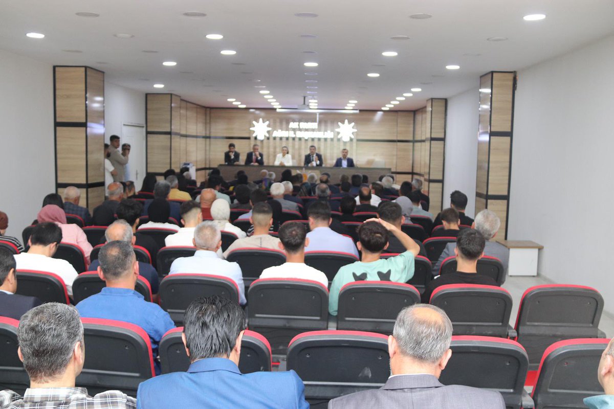 aday_ak's tweet photo. 📍Ak Parti AĞRI İl Başkanlığı.

AK Parti AĞRI İl Başkanlığımızın düzenlediği bayramlaşma programında teşkilat mensuplarımızla bir araya geldik.@Orhangungor04 @Ruken_Kilerci @metinkrdogan04 @erkankandemir https://t.co/bQdhBomomk
