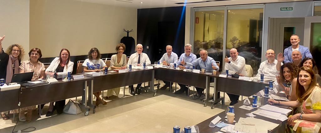 ✨Nuestro equipazo de Talent Development en #MeliaMadridPrincesa ha dado una formación a los General Managers sobre cómo liderar la diversidad en los equipos. #WeAreMelia 👏