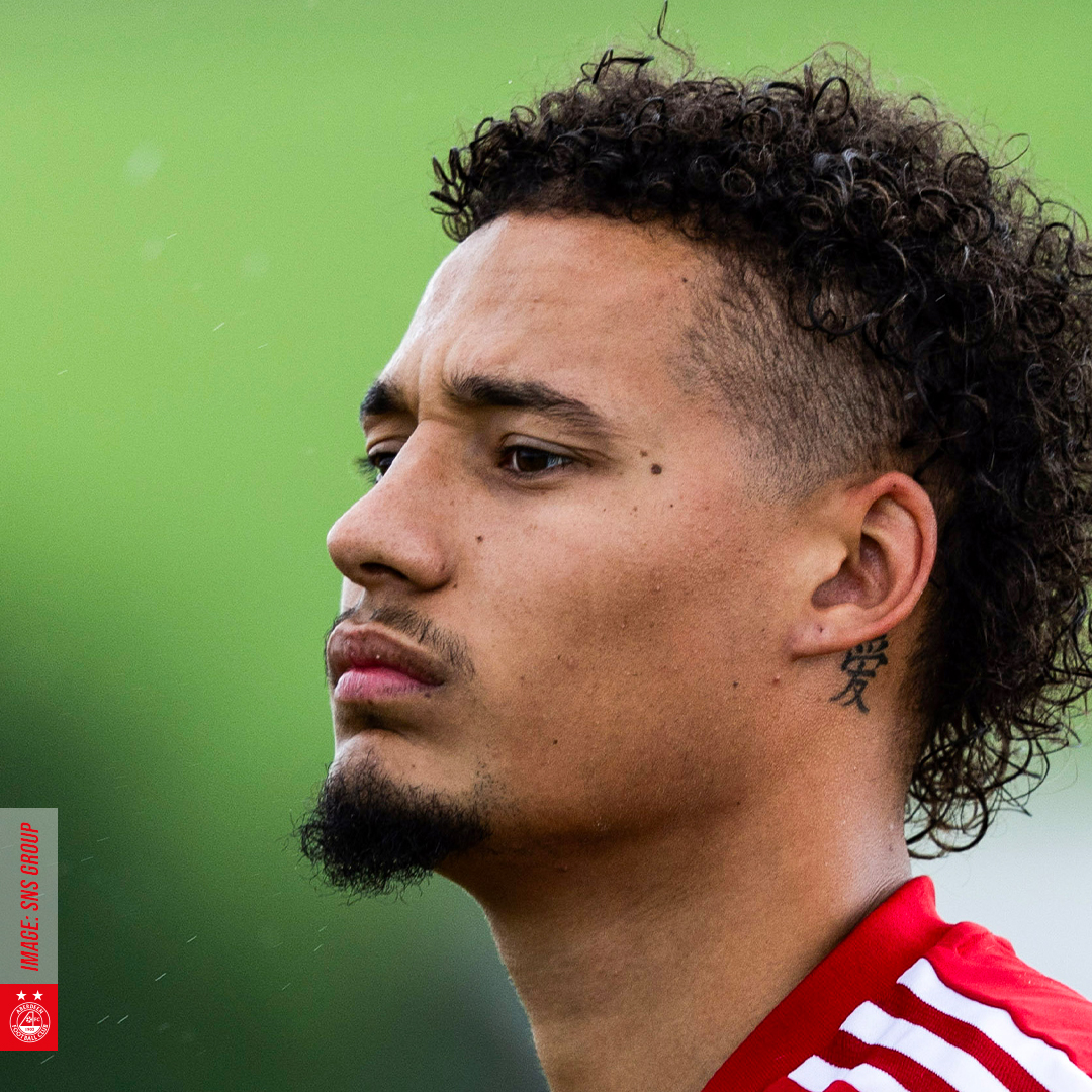 Up close with our latest recruit 🔴 📸

#StandFree | @rhyswilliams01