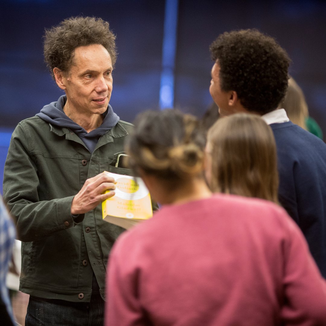 pushkinpods's tweet image. Alas, #RevisionistHistory alone won&apos;t solve the issues of higher education... but a big idea being tested at a little school on the shores of Lake Michigan might.

Reimagine college tuition with @Gladwell &amp;amp; @HopeCollege&apos;s @presidentscogin on the new ep!🎓: apple.co/3NRpazX