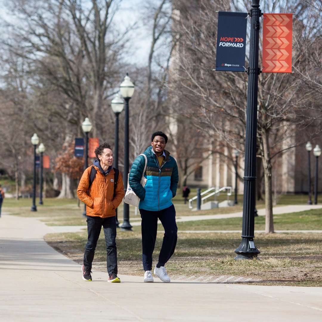 pushkinpods's tweet image. Alas, #RevisionistHistory alone won&apos;t solve the issues of higher education... but a big idea being tested at a little school on the shores of Lake Michigan might.

Reimagine college tuition with @Gladwell &amp;amp; @HopeCollege&apos;s @presidentscogin on the new ep!🎓: apple.co/3NRpazX