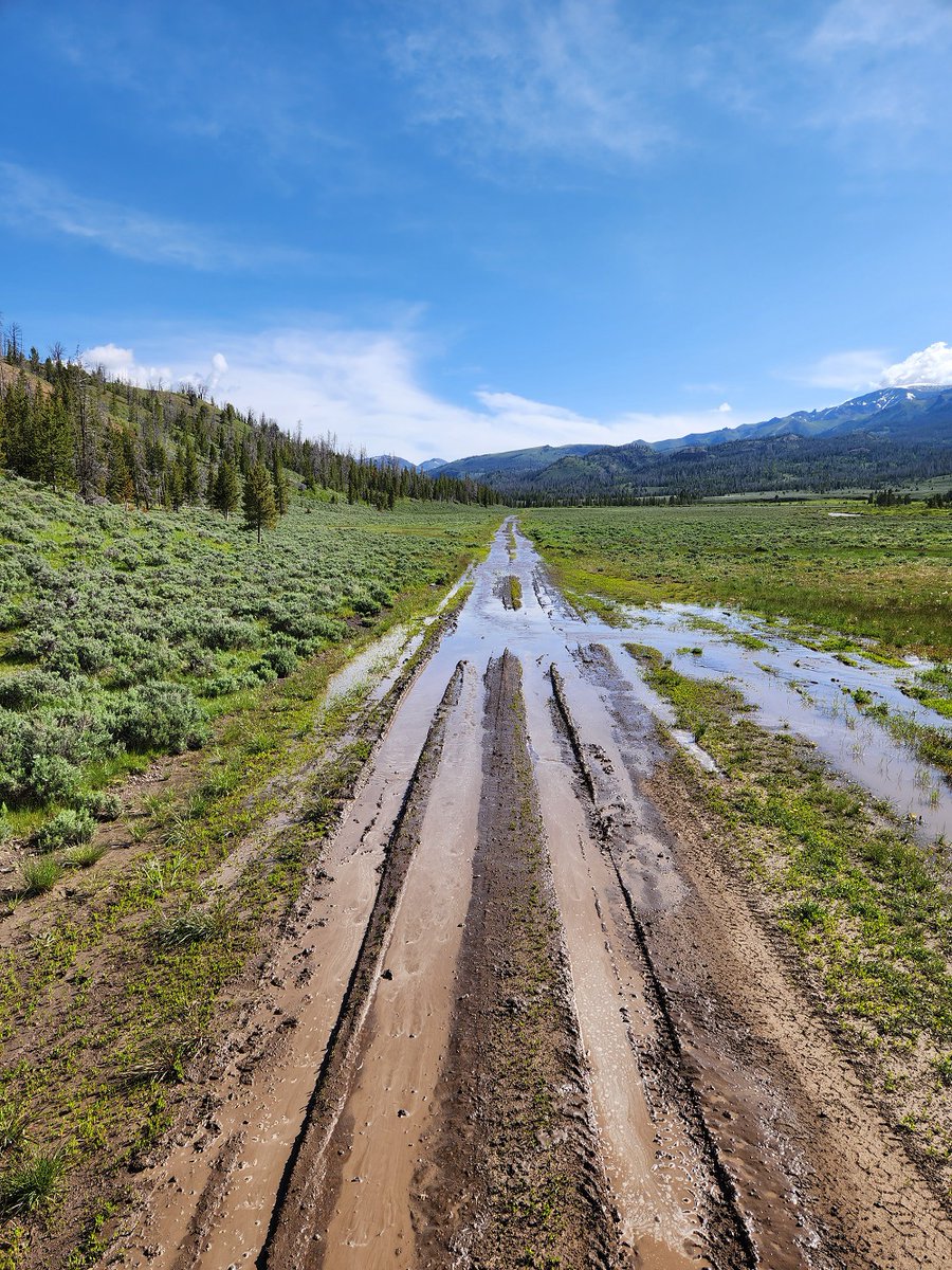 Are you getting ready for the weekend ahead?!  #knowbeofreyougo as several roads &amp; areas remained impacted by flooding from spring rains and snow melt. East Fork Road, east of Dubois is closed at the East Fork Guard Station is one example. @WindRiverRD fs.usda.gov/detail/shoshon…