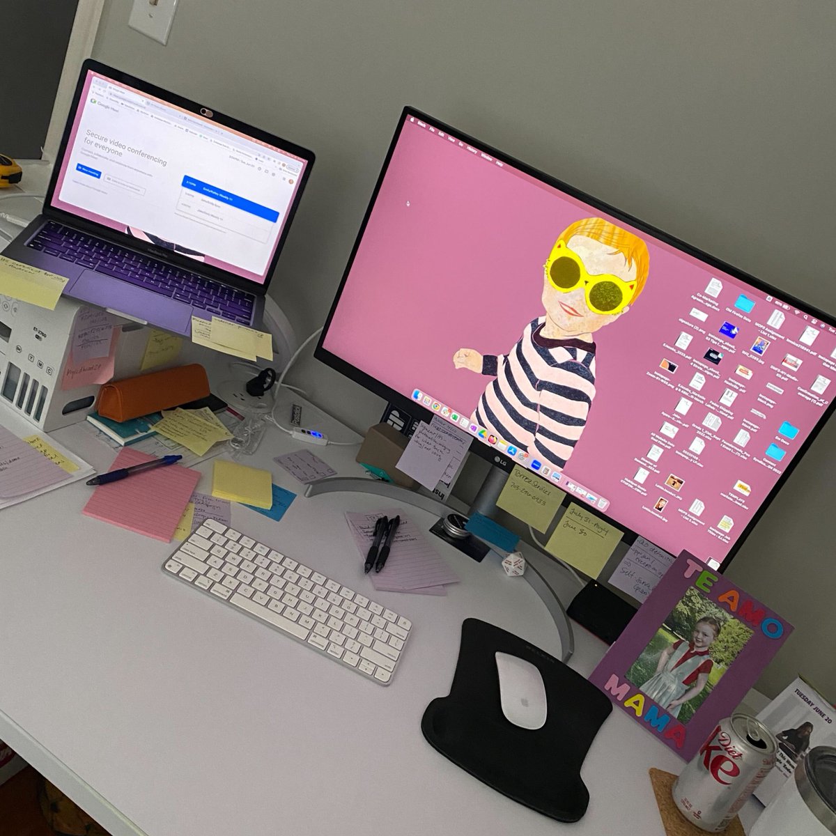 Instapage's tweet photo. On #NationalWorkFromHomeDay, we're proud to have remote #Instapeeps from across the globe working together.
📸 Take a look at the WFH set-ups from our marketing team, who work across 3 countries and 5 timezones! https://t.co/DD8IECMjCw https://t.co/RFfDooa8WM