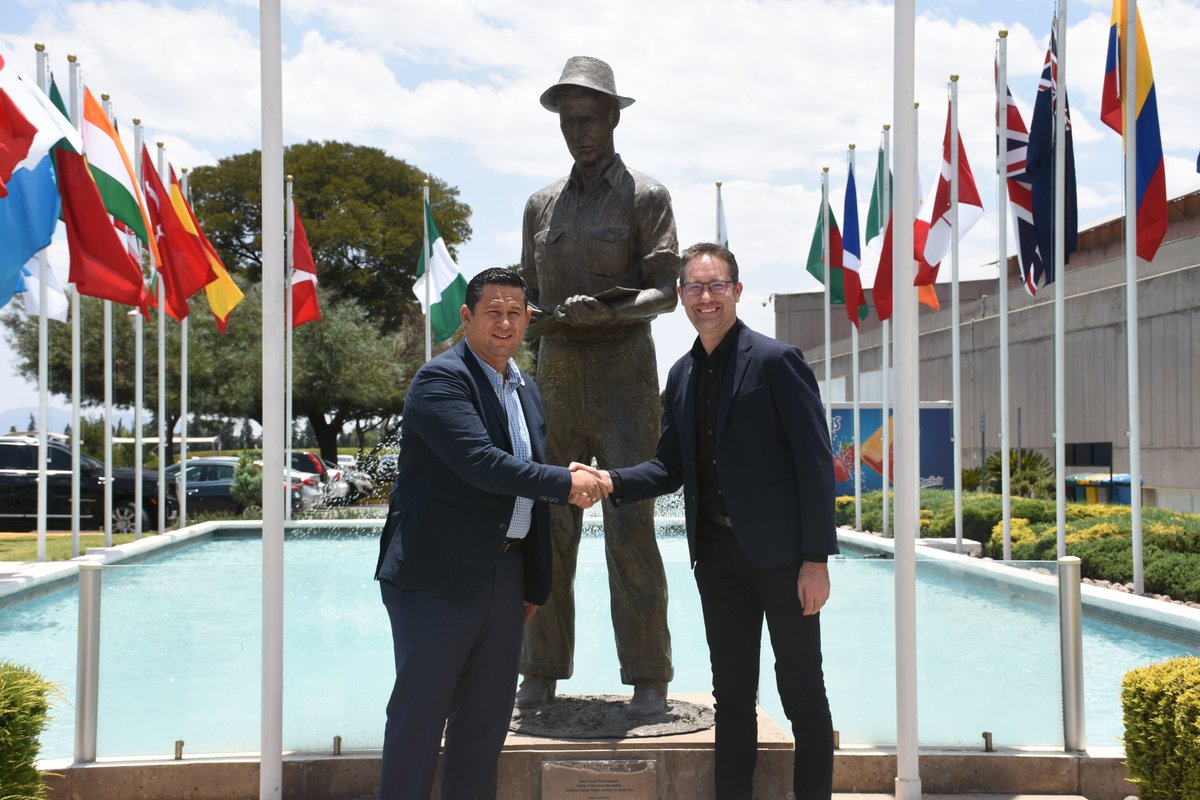 En <a href="/CIMMYT/">CIMMYT</a> agradecemos a #Guanajuato, a sus productores y líderes, por permitirnos formar parte de su proceso de transición hacia una #AgriculturaSustentable.

Gracias <a href="/diegosinhue/">Diego Sinhue Rodríguez Vallejo</a>, Gobernador de @gobiernogto, por visitarnos y compartirnos su visión de un futuro resiliente.