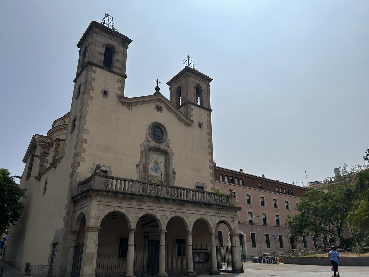 ランチしたお店の近くにあった教会

Parroquia de Sant Pere Nolasc Mercedarias