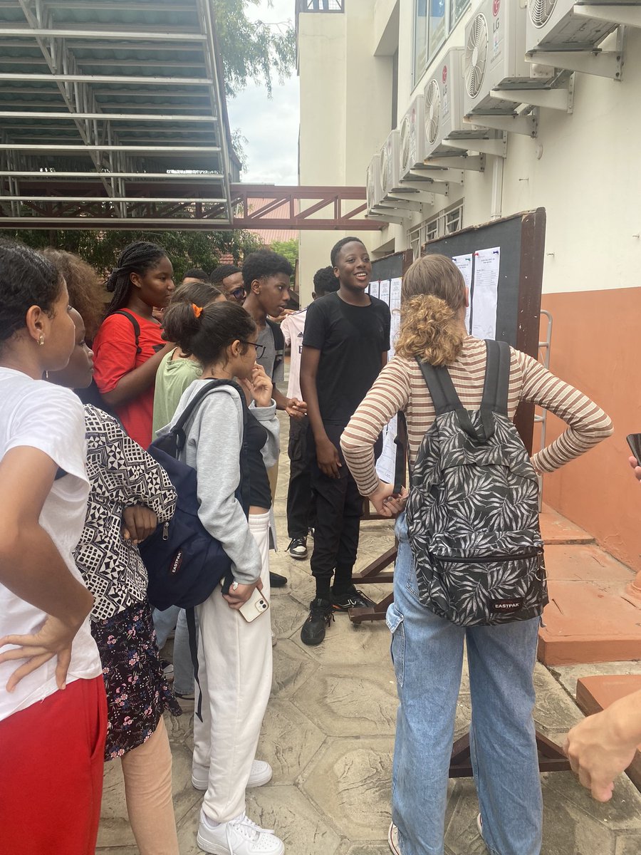 LFACCRA's tweet photo. Félicitations à nos élèves de 3eme qui ont obtenu leur diplôme national du #brevet 🎉🎉🎉 #DNB #aefe #education #enseignement #lyceefrancais #accra https://t.co/PL814bDDUT