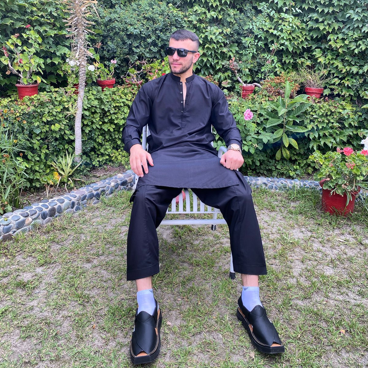 Eid Mubarak everyone. Allah ap sab ko khushiyaaa deh or kamiyabi naseeb fermayaa ameen. Pakistan zindabad ☝🏻🇵🇰👑😎 #eidmubarak #muslim #pakistan #gilgitbaltistan #peace #motivation #fasion #kameezshalwar #believeinyourself #boxinglife