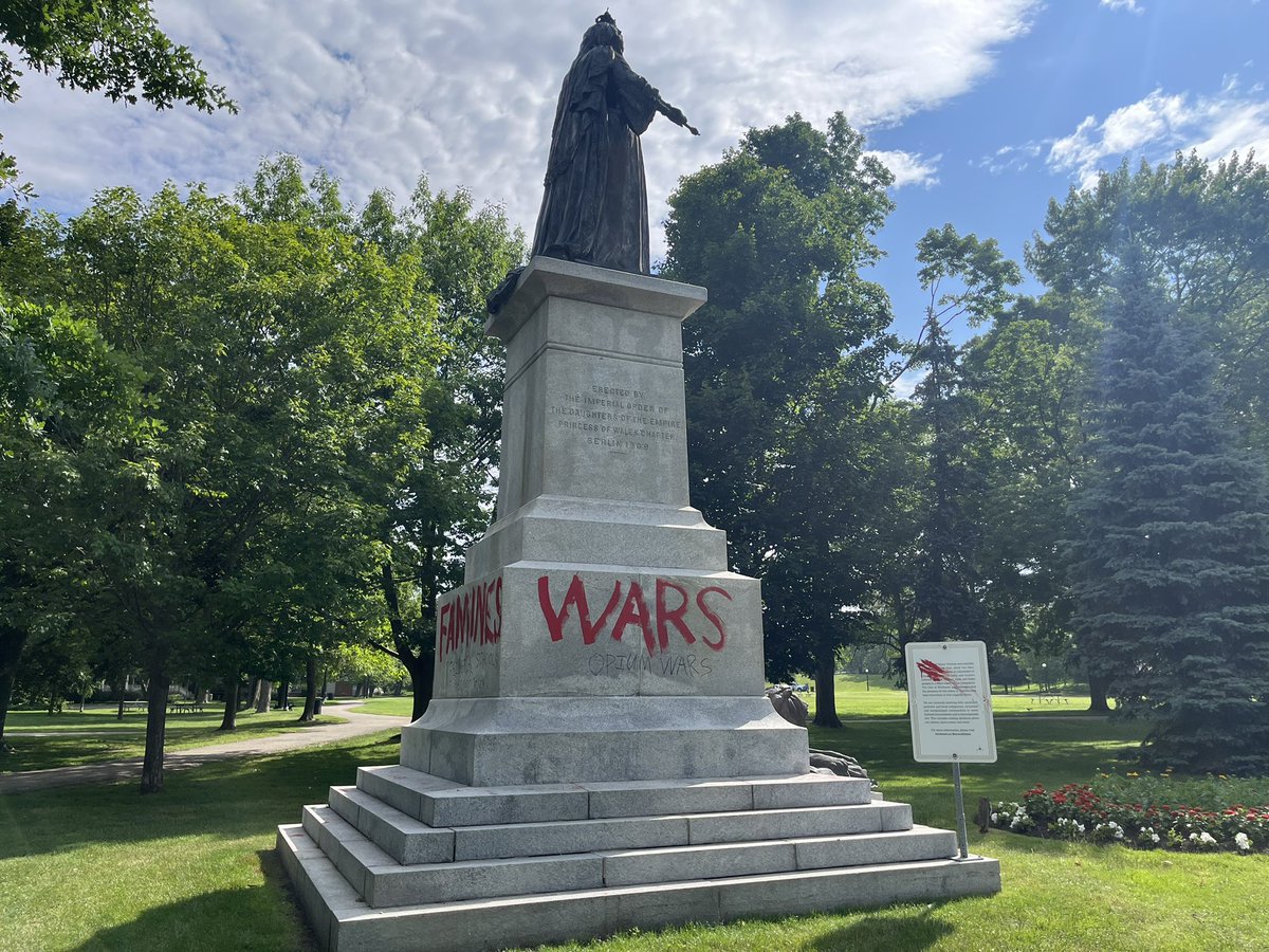 JamesScottRadio's tweet photo. The Queen Victoria statue in Victoria Park has been covered in red paint once again. It’s not clear when this incident happened. The words “Genocides”, “Famines” and “Wars” are visible on the statue. @CityNewsKIT https://t.co/AwVavgRW07