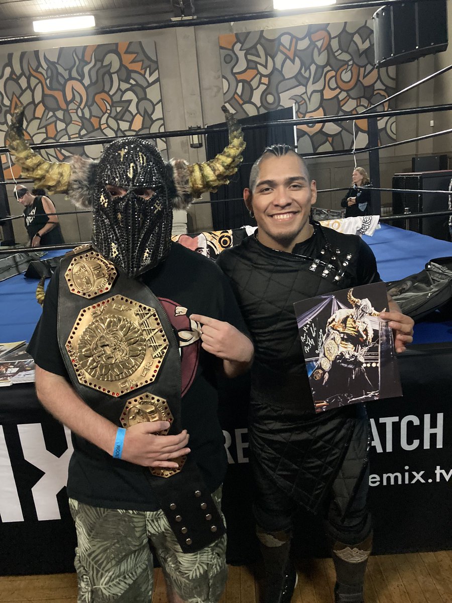 MattJHenson's tweet photo. First time seeing @vikingo_aaa just four nights after seeing and meeting him at @defyNW!

Did I mention I held his @luchalibreaaa Mega Championship and wore his $800 helmet? 

Catch the World Premiere of #DefyHeathens on @WremixTV and see @vikingo_aaa vs @KomandercrMX  tonight! https://t.co/oNi2a4L2Cy
