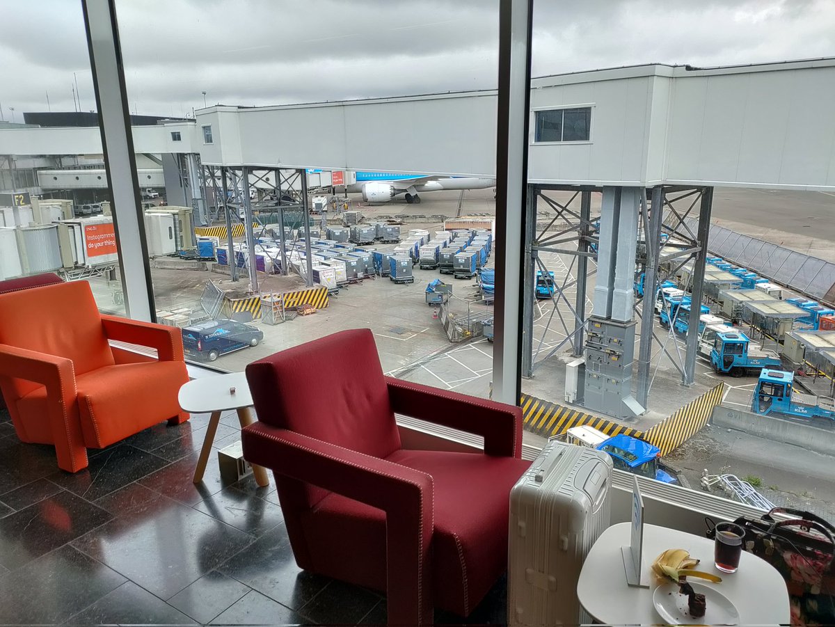 Got a nice window seat with some good light. Shame there's a walkway that blocked any views of planes.