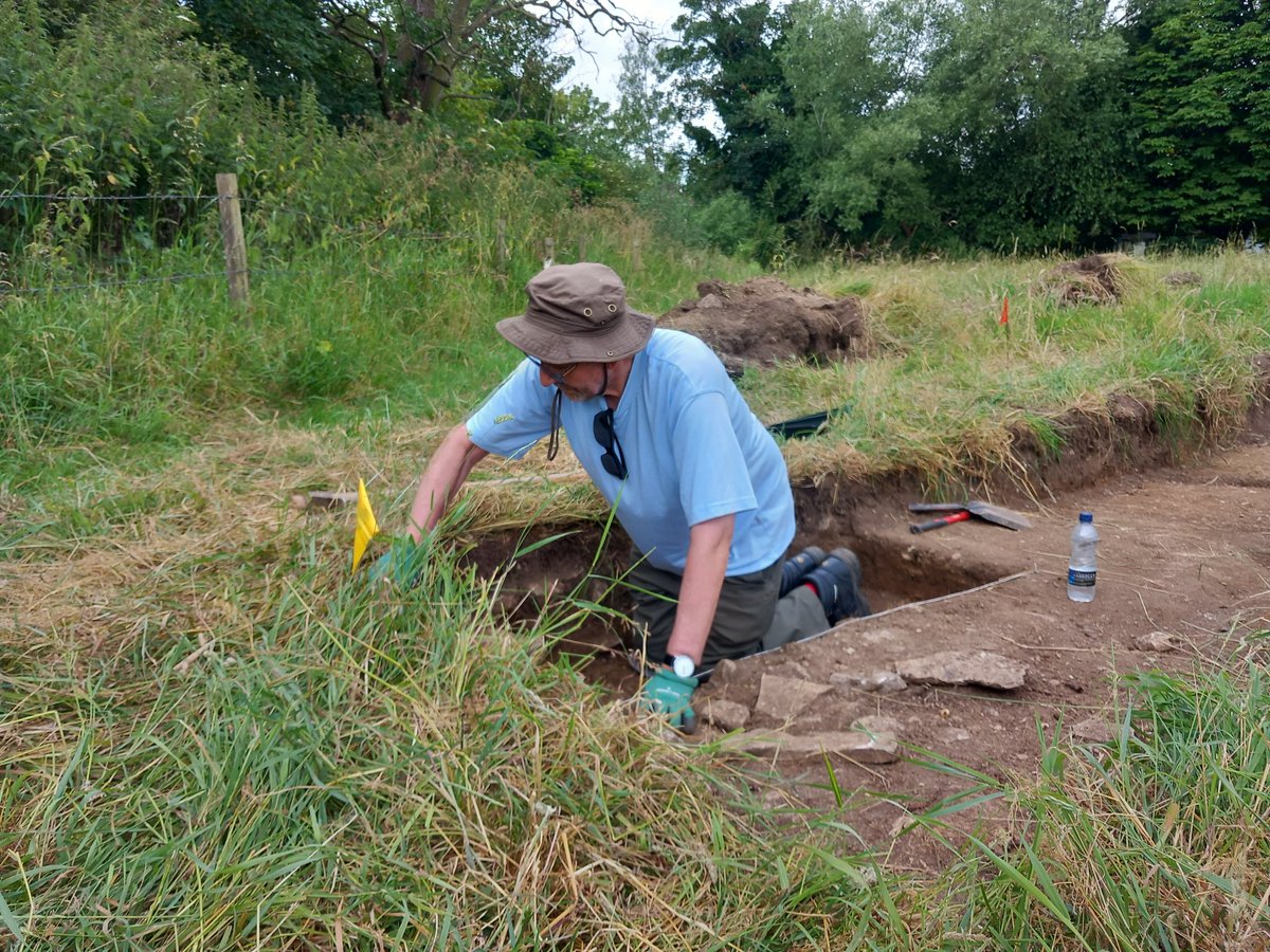 CotswoldArch's tweet photo. 1/2 Over the past 3 days Marc has been investigating the curious rubble spread at the S end of Trench 4. The desk based research conducted by volunteers suggested there were outbuidlings nearby, could we have found the remains... #kelmscottdig @KelmscottManor #communitydig https://t.co/yTWVdYNk06