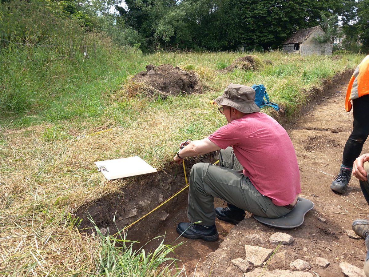 CotswoldArch's tweet photo. 2/2 we think we've found a buried topsoil and the old ground level, which is capped by the remains of those outbuildings. Can you spot it in the section? #kelmscottdig @KelmscottManor #communityarchaeology https://t.co/YxU5G6MqiH