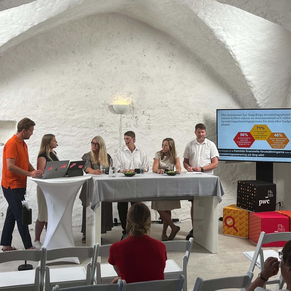 Nästan 50 % av kommunerna planerar inte långsiktigt, en orsak uppger de vara osäkerheten. Det är några av insikterna i en rapport från #PwC som Josefin Ekmehag presenterar på seminariet ”Mot hållbar investeringsplanering”. #Almedalen #almedalen2023