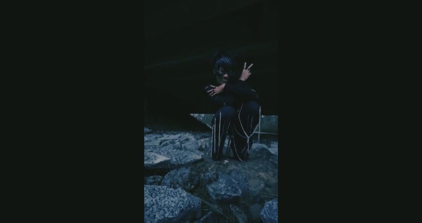ravensnest_'s tweet photo. “NOT NO DUMMY” Music Video is out nowwwwwwww on my YouTube page …👀 🔥🔥🎸 🎬
#Notnodummy #ravenrichards #miami #rap #sing #musclecar #jeeprenegade #jeep #rose #love #rockandroll #skullsandbones #tarot #witch #sza #today #dontoliver #erykahbadu #newmusic #222ep #model https://t.co/j35a0SYlo7