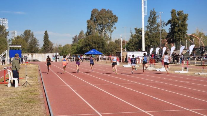 Austral_Diario's tweet photo. Se viene el Torneo Regional Cuyano de Atletismo

Se disputará este fin de semana en la Pista Provincial de Atletismo.

https://t.co/7KNZKVgtJX https://t.co/aUs4EE9qnt