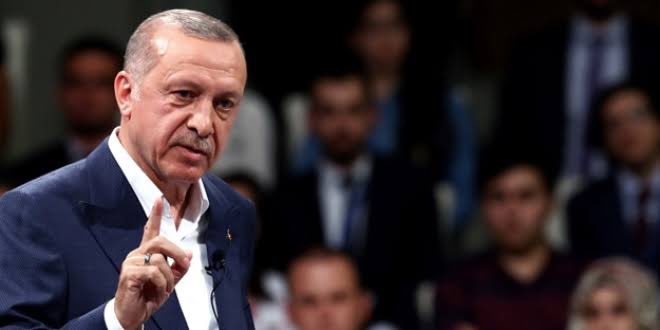 CB Erdoğan:
'Müslümanların kutsallarına hakaret etmenin düşünce hürriyeti olmadığını Batılı kibir abidelerine eninde sonunda öğreteceğiz !”