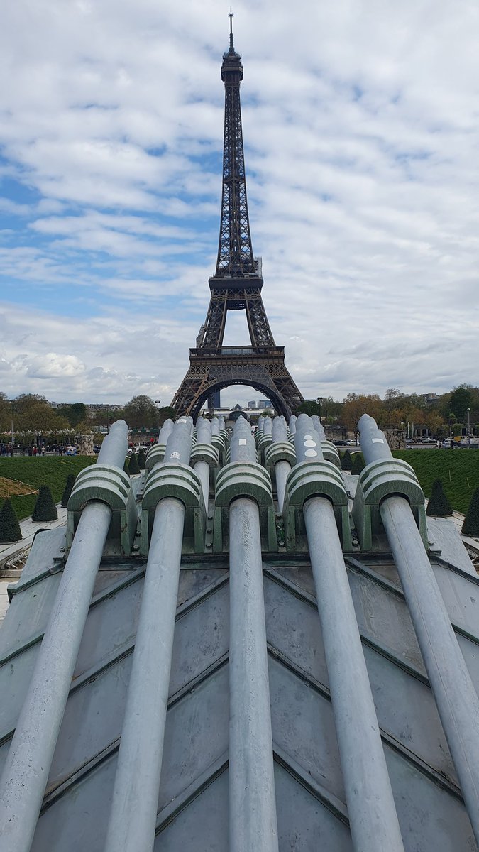 GhilasHimi's tweet photo. "😔 Consterné par la régression du niveau politique en France. Au lieu de débats constructifs et de solutions pragmatiques, nous sommes témoins d'une avalanche de discours populistes, d'attaques personnelles et d'absence de vision à long terme. . 🇫🇷 #Politique  #DébatConstructi https://t.co/JhrpxBPQ4I