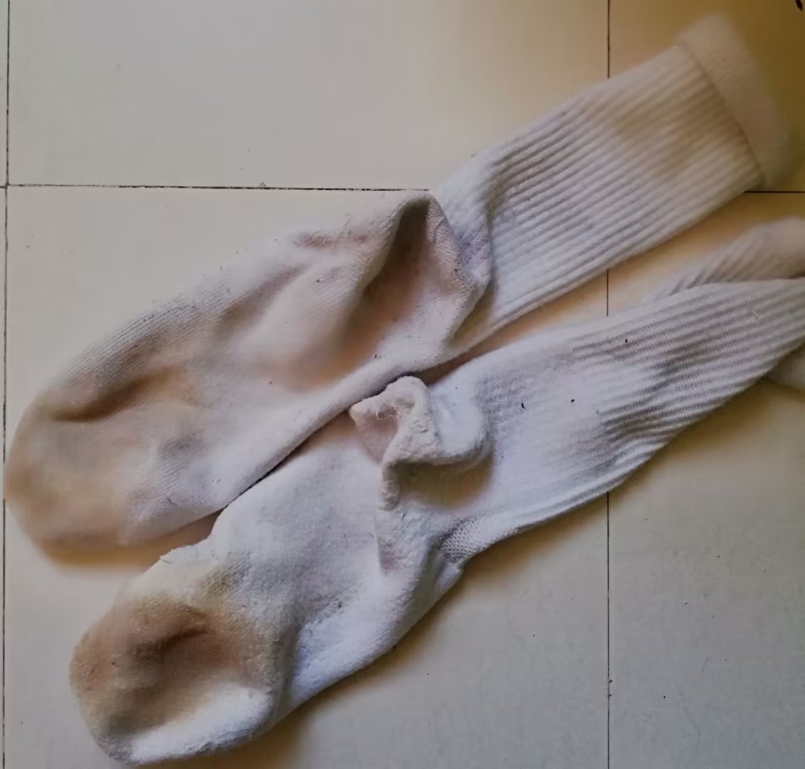 每天都离不开运动的人，于是袜子内裤鞋子攒了一大堆…。需要的联系我。qq：1499778647。请注明：推