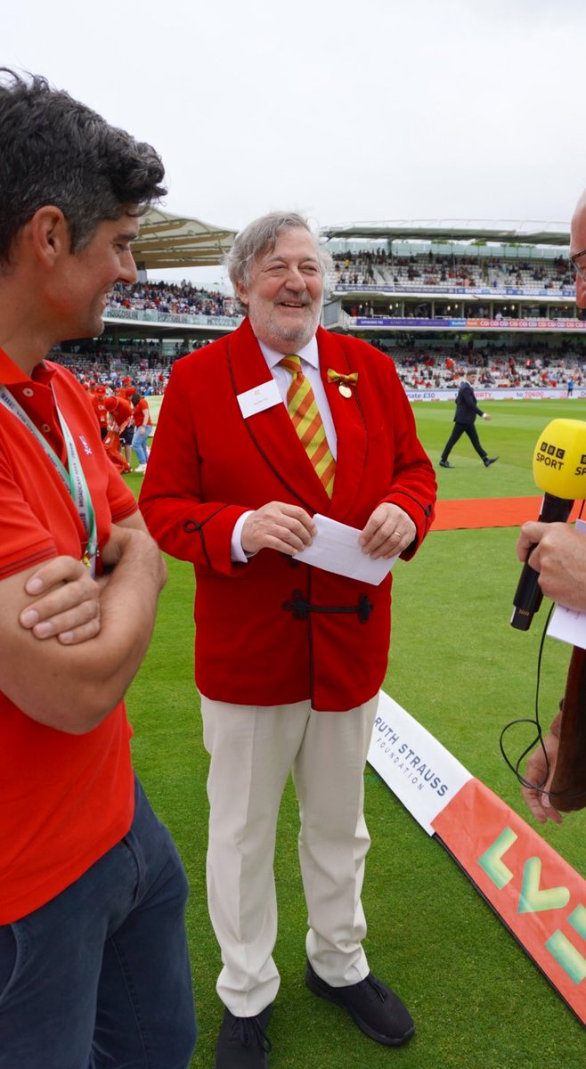 There are jackets, and then there are jackets…

@stephenfry looking sensational on #RedforRuth day at Lord’s.

#bbccricket #Ashes