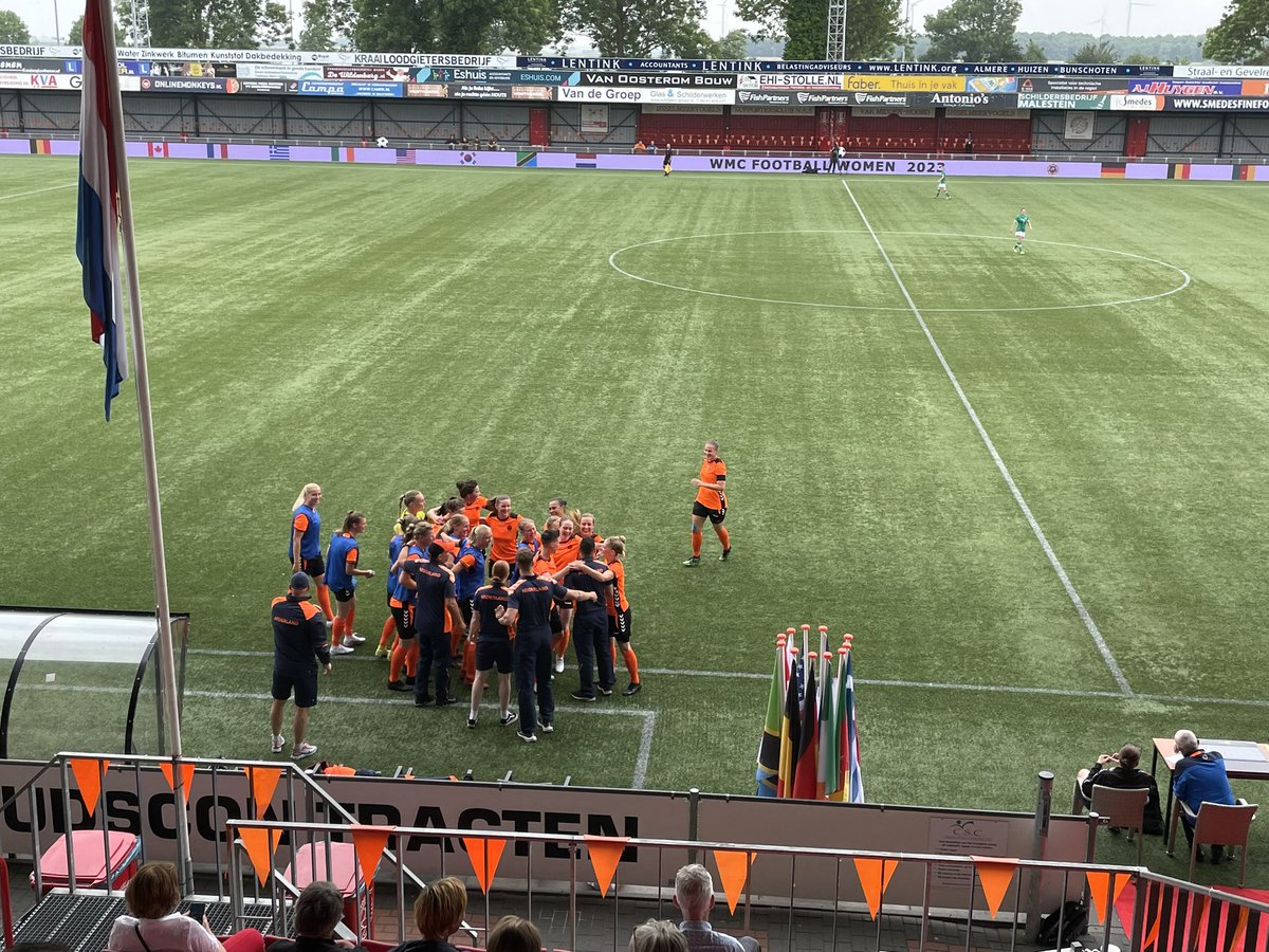 EdLaagland's tweet photo. NED-Ierland prachtige overwinning. Gefeliciteerd dames!! #BIMS #DLFB #ookdosco https://t.co/3mn9Mix08n