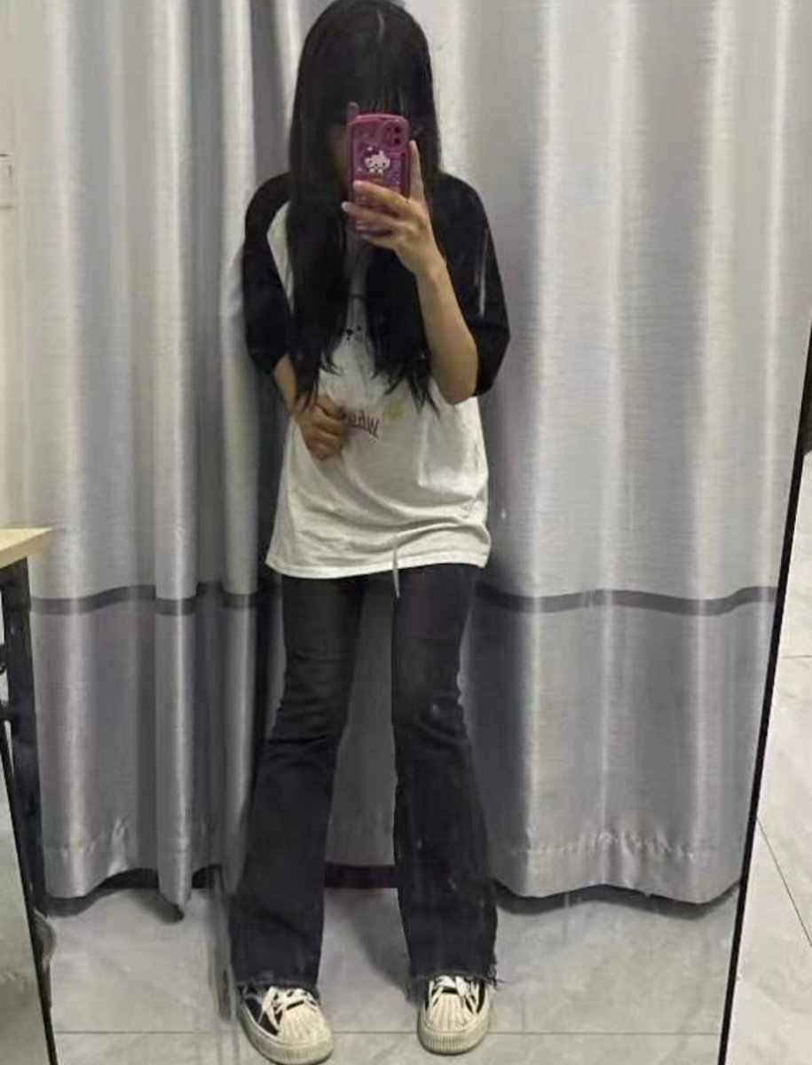 surenyuanwei's tweet photo. 4号妹子的臭帆布鞋，夏天的味道，保熟保臭
#原味 #原味棉袜 #原味鞋 #臭鞋 https://t.co/dkJfEvVluu