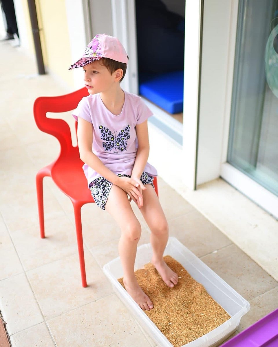 Stamattina i nostri ragazzi si sono divertiti a sperimentare percorsi sensoriali all'aperto.
Archi basali e vaschette con diversi materiali da manipolare
___
#stimolazione #percorsisensoriali #manipolazione #stimolazionebasale