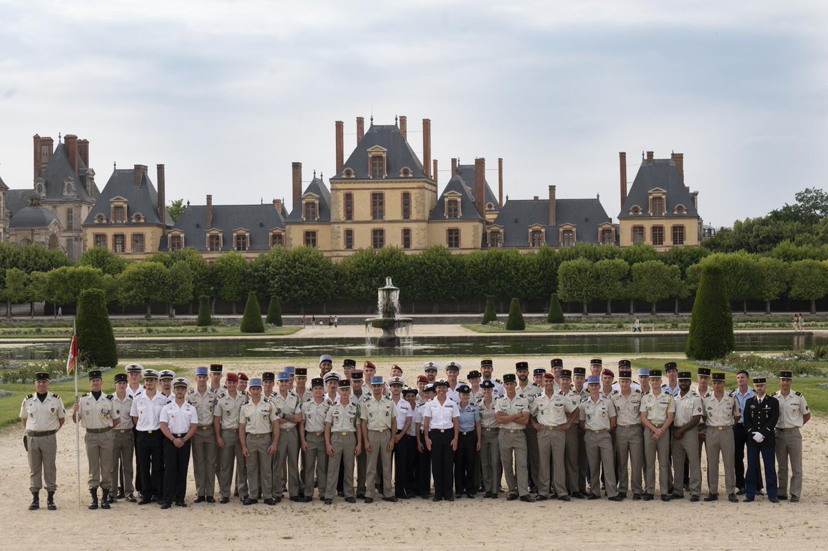 SportsDefense's tweet image. 🫡 #PassCom 

Passation de commandement de la compagnie des stagiaires et transmission du fanion du bataillon d’Antibes au #CNSD 

À cette occasion a eu lieu la remise des brevets aux stagiaires moniteur-chefs EPMS. 

#SportsDéfense