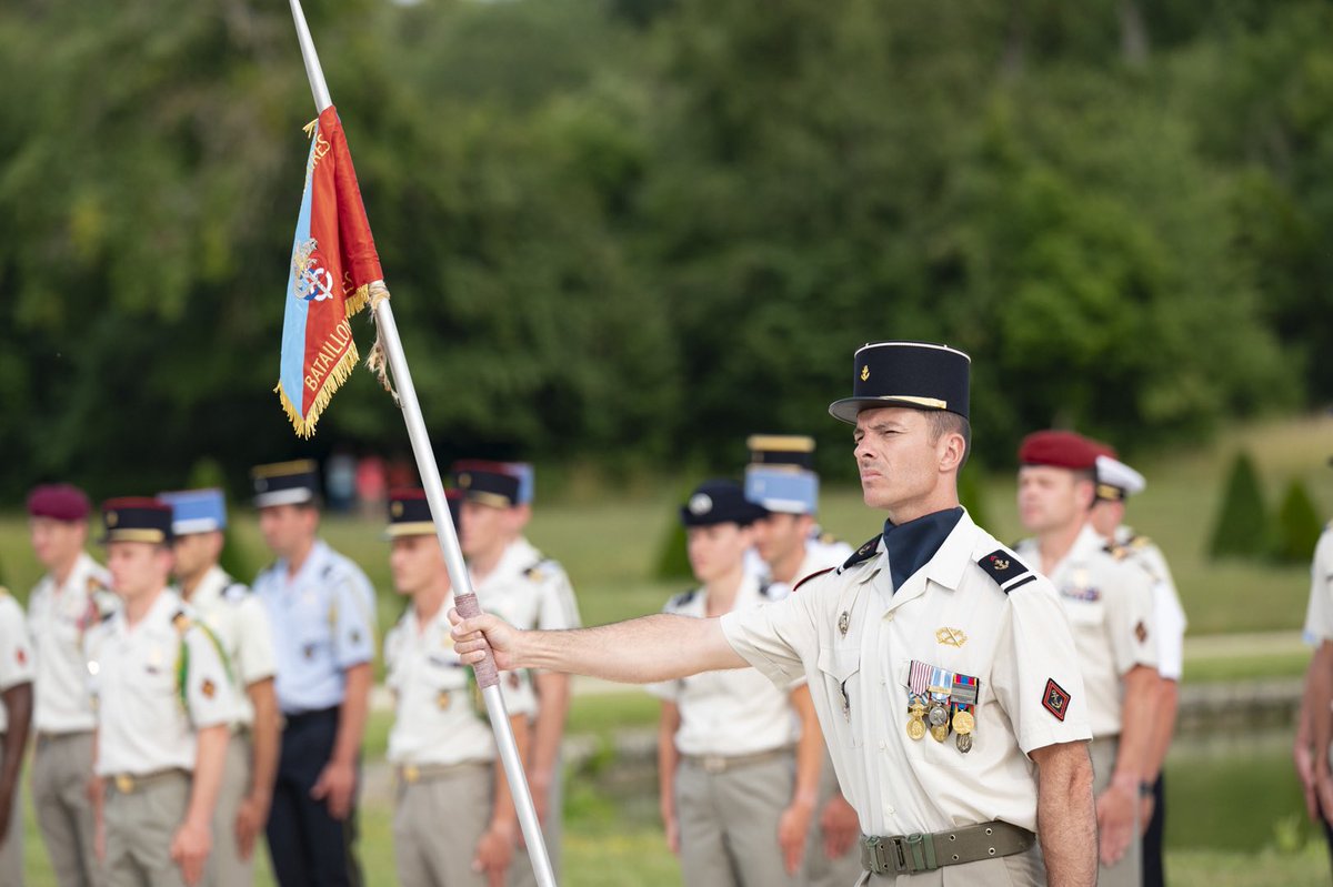 SportsDefense's tweet image. 🫡 #PassCom 

Passation de commandement de la compagnie des stagiaires et transmission du fanion du bataillon d’Antibes au #CNSD 

À cette occasion a eu lieu la remise des brevets aux stagiaires moniteur-chefs EPMS. 

#SportsDéfense