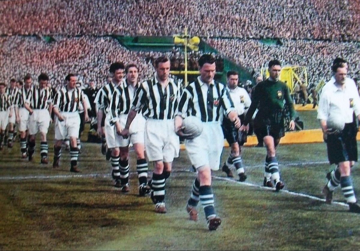 West Brom 3-2 Preston North End
The teams come out for the FA Cup Final, Wembley, May 1954.
#wbafc #FACupFinal