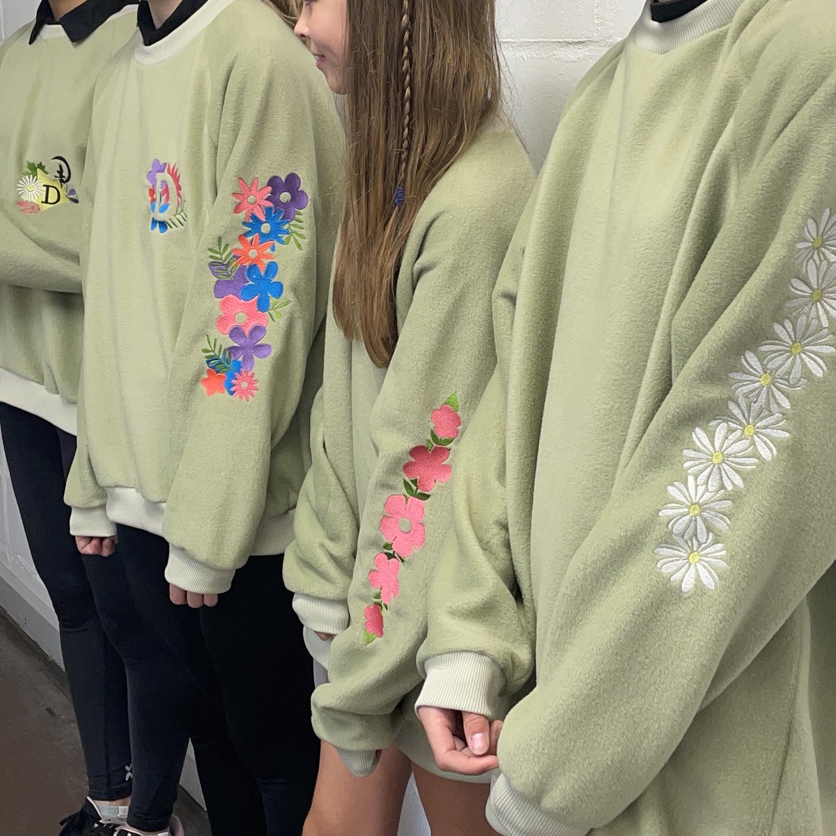 Four beautiful Y9 jumpers finished today 🤩🤩 Well done Daisy, Daisy, Lila and Amelia 👏🏻