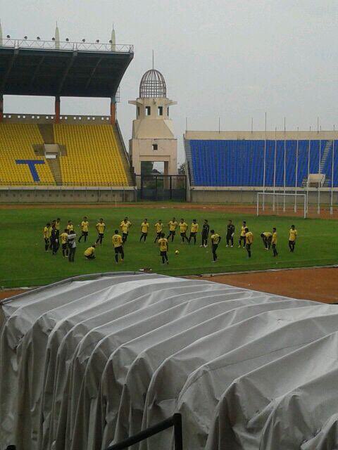 riphanpradipta's tweet photo. Kemaren cerita-cerita soal match ini bareng @_BangFu. Gurusuk FC vs Bedebah FC taun 2014. Pertemuan sembilan tahun yang lalu. Tayang nanti di @Sport77Official 👌 https://t.co/KpzWdBeIQB