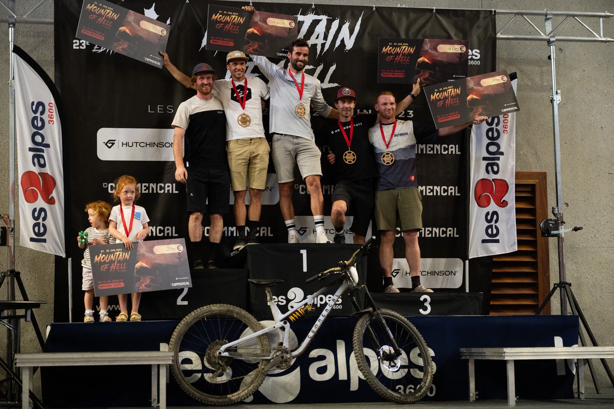 infoaventura's tweet photo. Kilian Bron se vuelve a imponer en el Mountain of Hell de Les 2 Alpes (Con Vídeo) - Infoaventura
#BTT #Competición #Descenso #DH #Downhill #Les2Alpes #LesDeuxAlpes #MountainBike #MountainofHell #mountainbiking #MTB

https://t.co/ILk0UO2Lit https://t.co/nAwRayWBdn